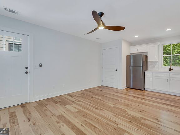 3rd image of 217 W Anderson St #B