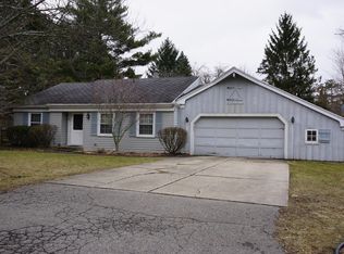 328 S Circle Dr, Williamston, MI 48895