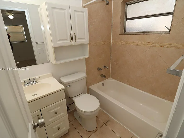 1341 NE 5th Ter #3 — Photo 24
