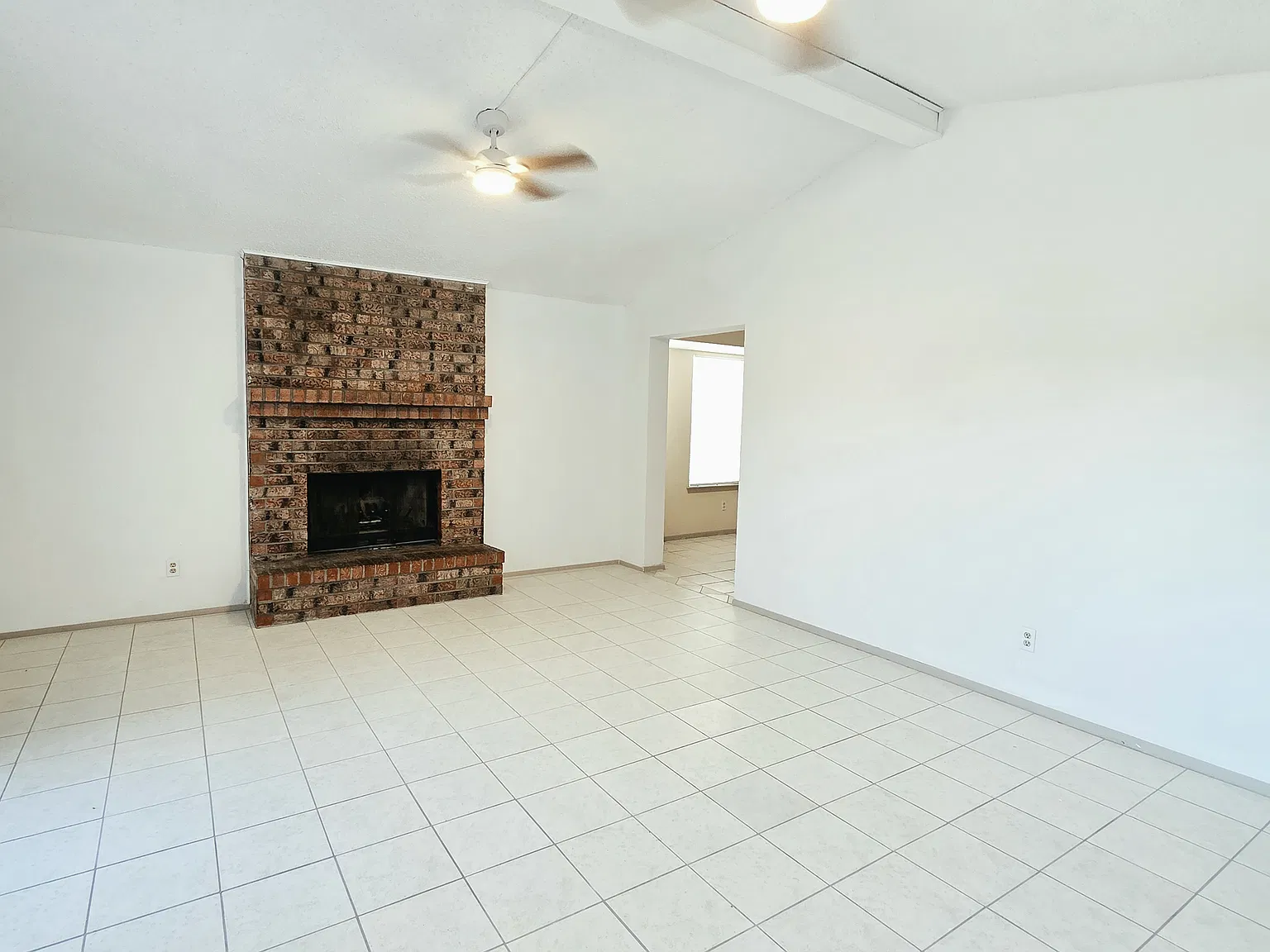 3 bed, 1399 sqft, $1,350 — Photo 2
