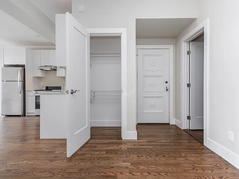 2222 Leavenworth St — Photo 11