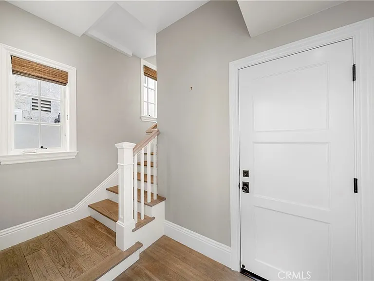515 1/2 Narcissus Ave — Photo 4