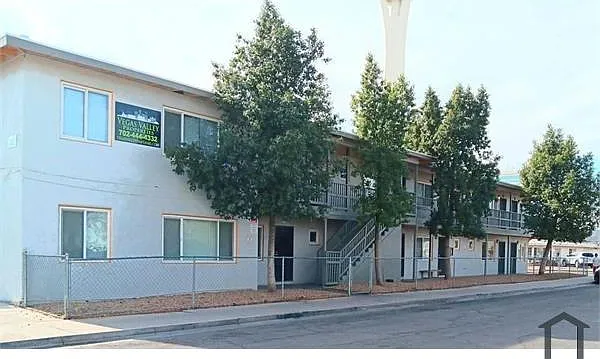 1807 Santa Paula Dr #4