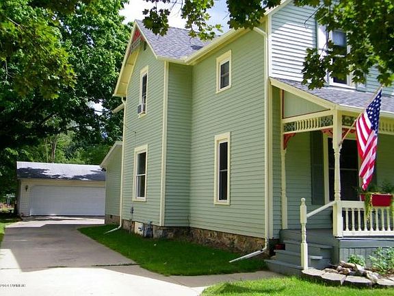 4th image of 137 Oak St