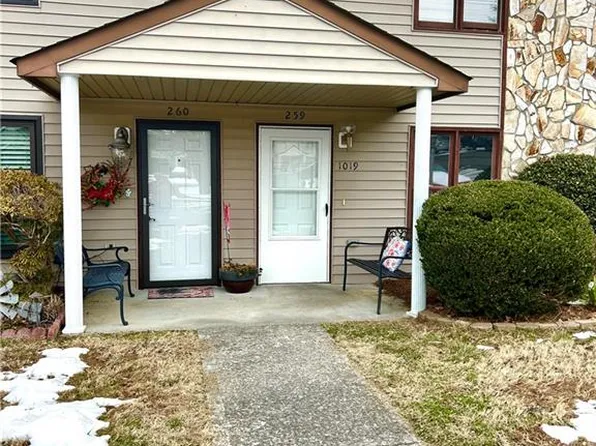 1019 Cedar Place Ct, Winston Salem, NC 27107