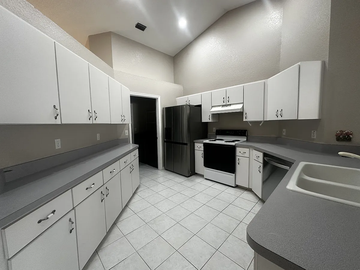 Building Photo - 10061 SW 74th Ter