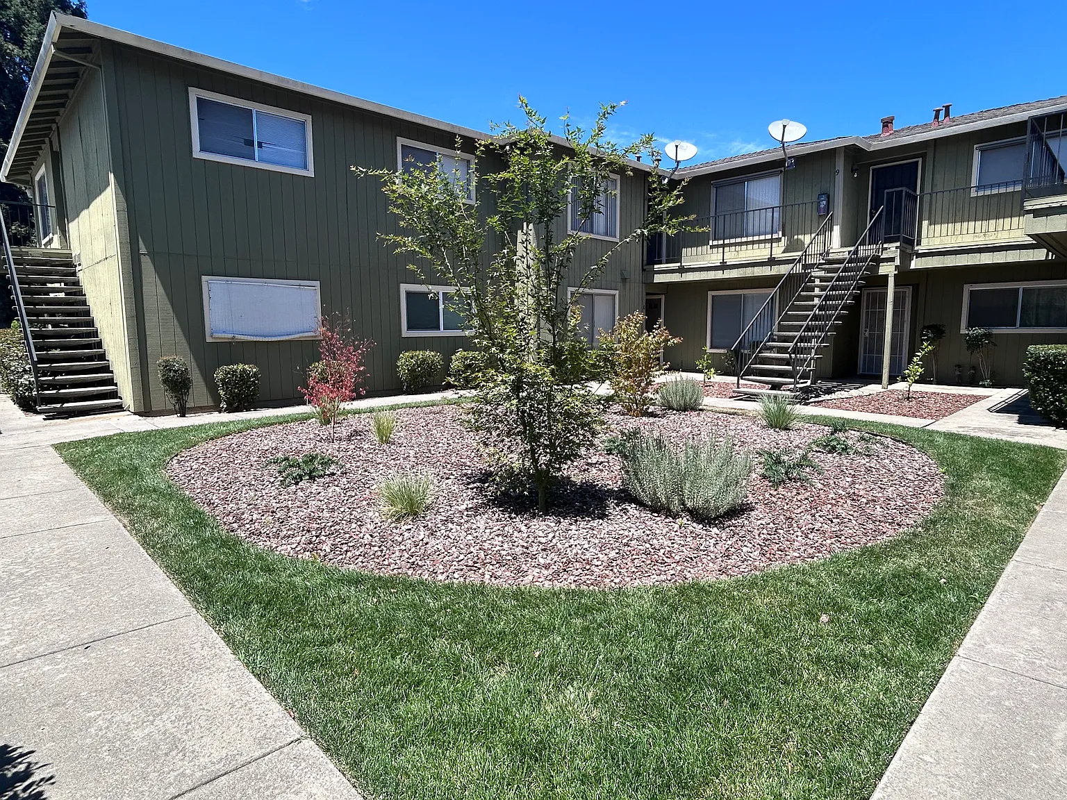 2 bed, 698 sqft, $1,500 — Photo 2