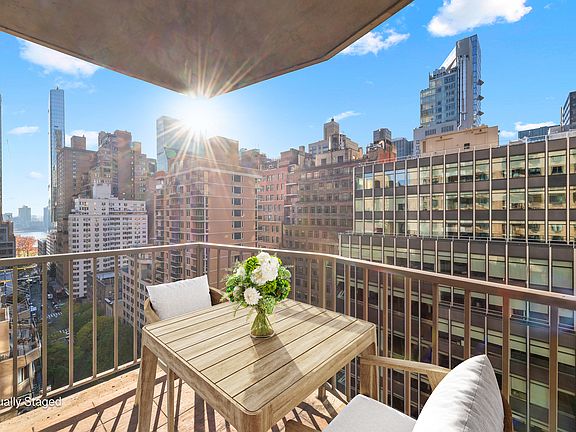4th image of 212 E 47th St APT 18G