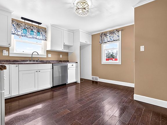 4th image of 717 5th St