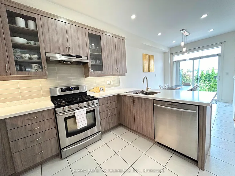 55 Dufay Rd — Photo 11