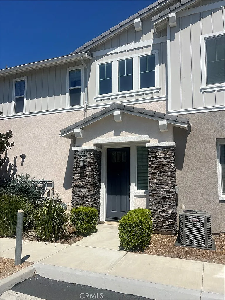 1 bed, 1.5 bath, 854 sqft, $2,700 — Photo 2