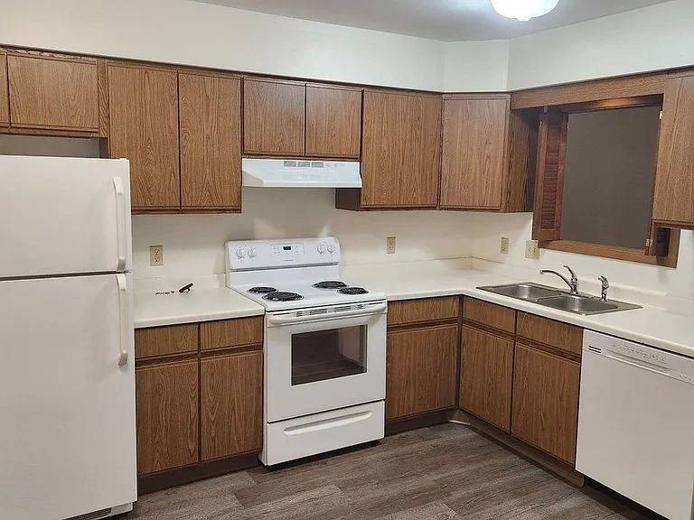 2502 Sessions St — Photo 2