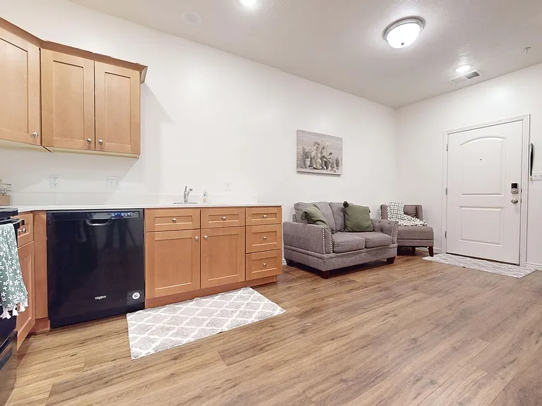 1055 W 400 N — Photo 15