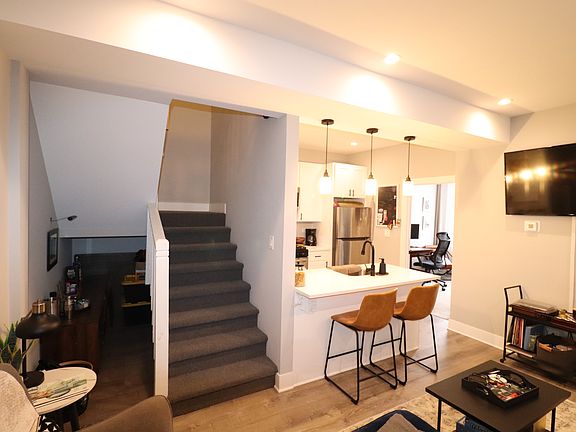 3rd image of 1345 N Bosworth Ave #3R