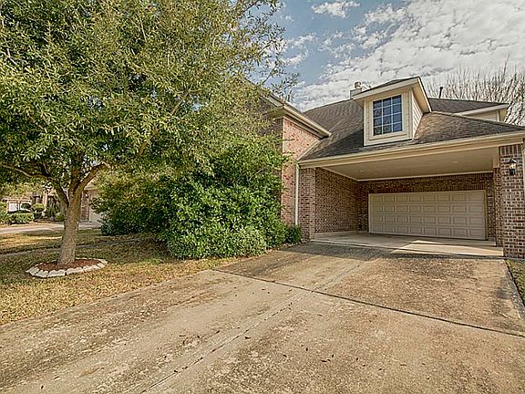 3rd image of 304 Forest Creek Dr