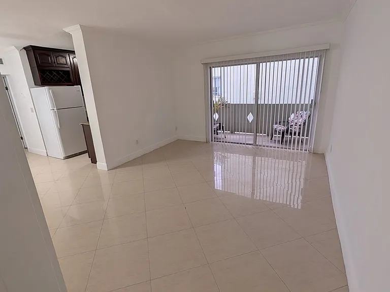 Montego Apartments — Photo 6