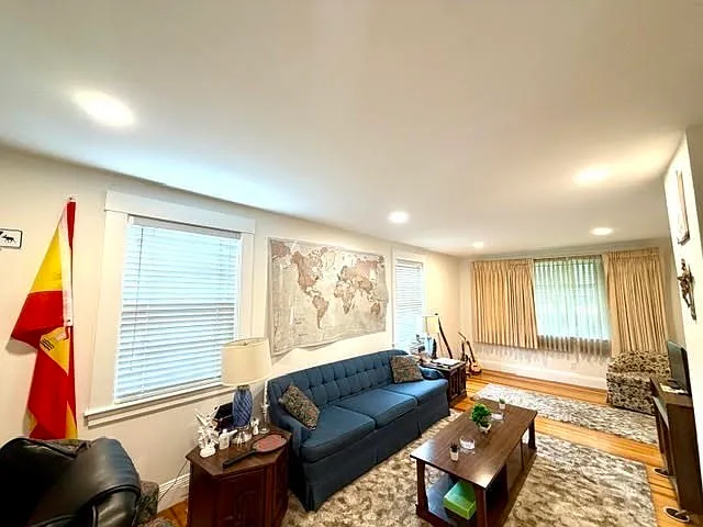 3 bed, 1.0 bath, 1250 sqft, $3,300 — Photo 2