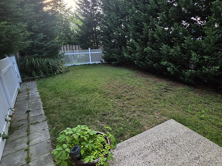 80 Caruth Ave — Photo 18