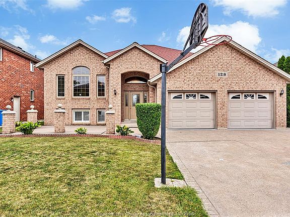3rd image of 128 Marina Grove Cres