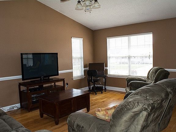 3rd image of 121 Christian Dr NW