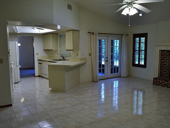 3rd image of 6940 Arbor Oaks Cir