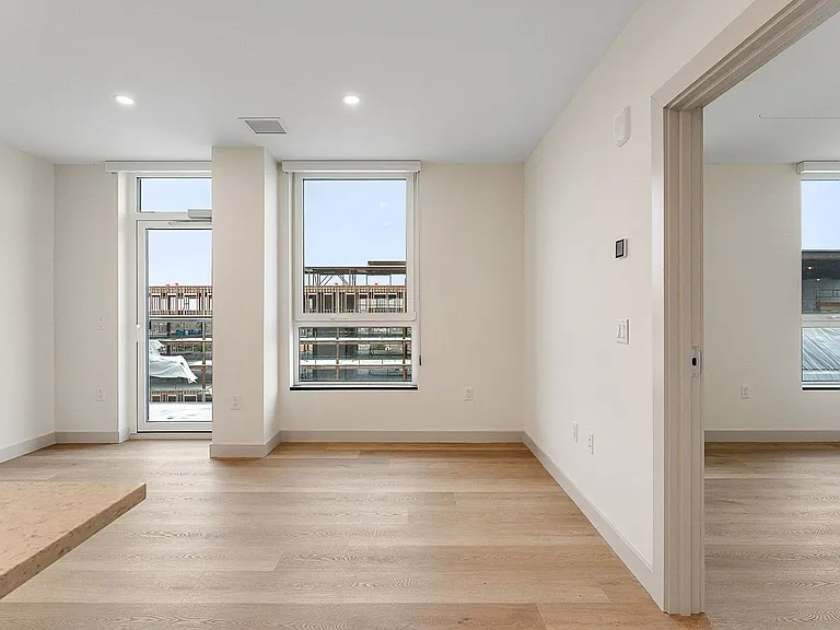 Bank Street Apartments at Burlington Square — Photo 22