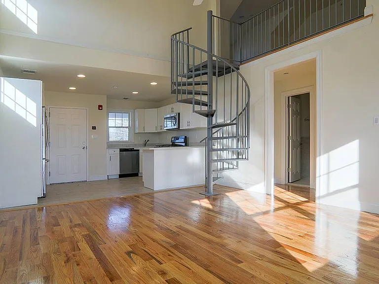 40 Cedar Swamp Rd — Photo 1