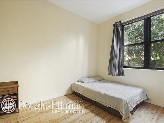 3rd image of 227 E 111th St APT 1D
