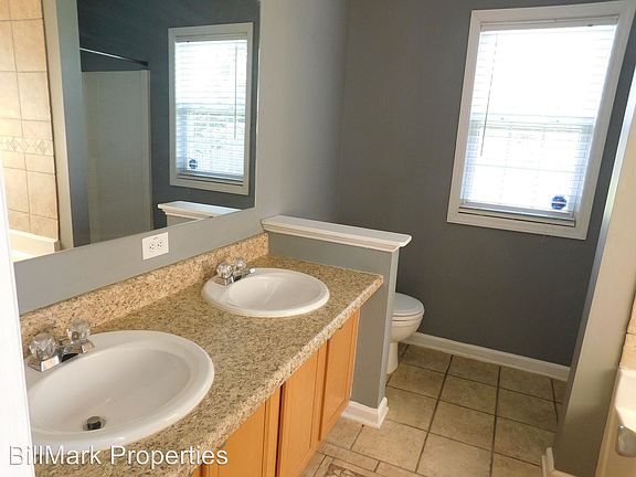 3rd image of 105 Silverberry Ct