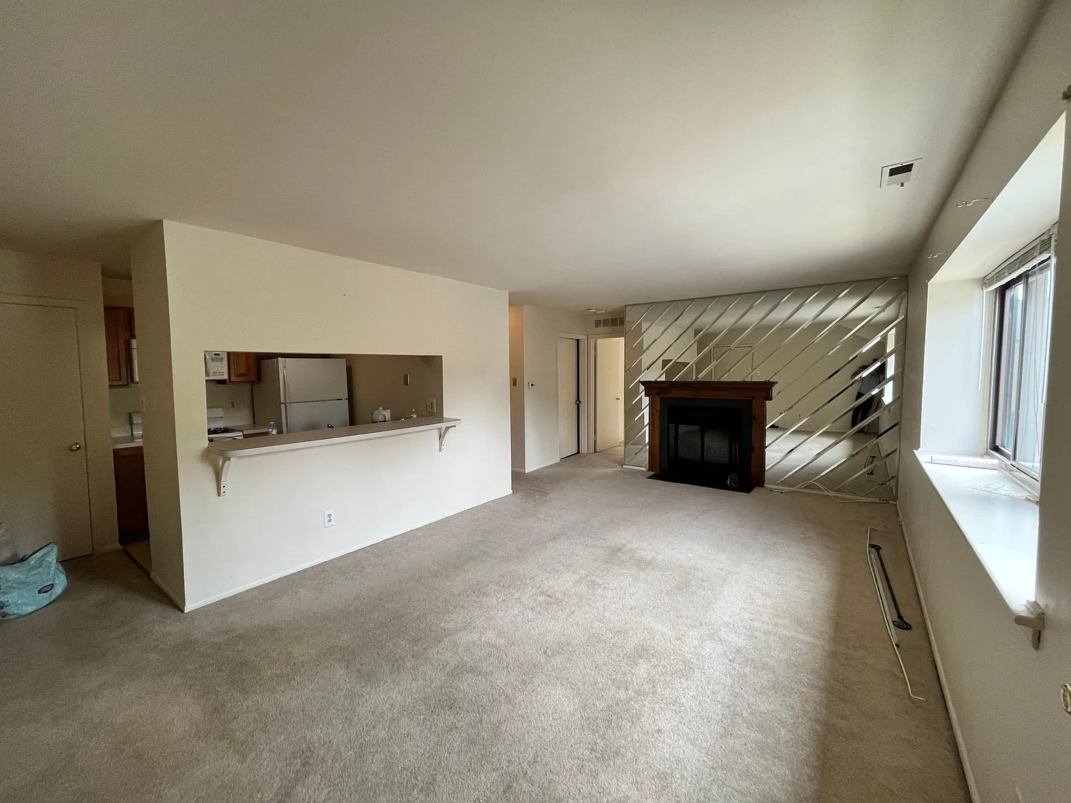 2 bed, 1176 sqft, $2,200 — Photo 3