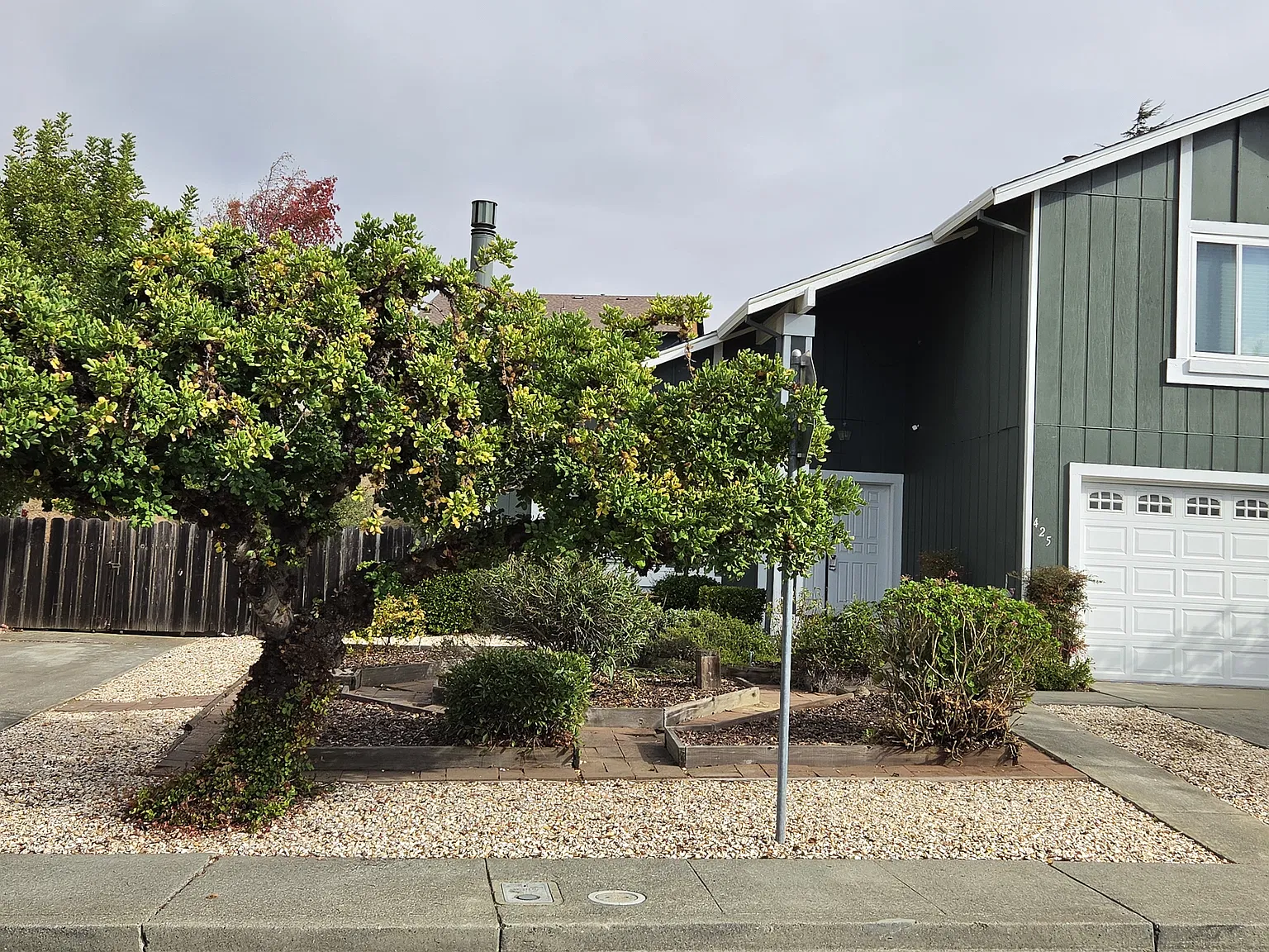 4 bed, 2.5 bath, 2048 sqft, $3,800 — Photo 2