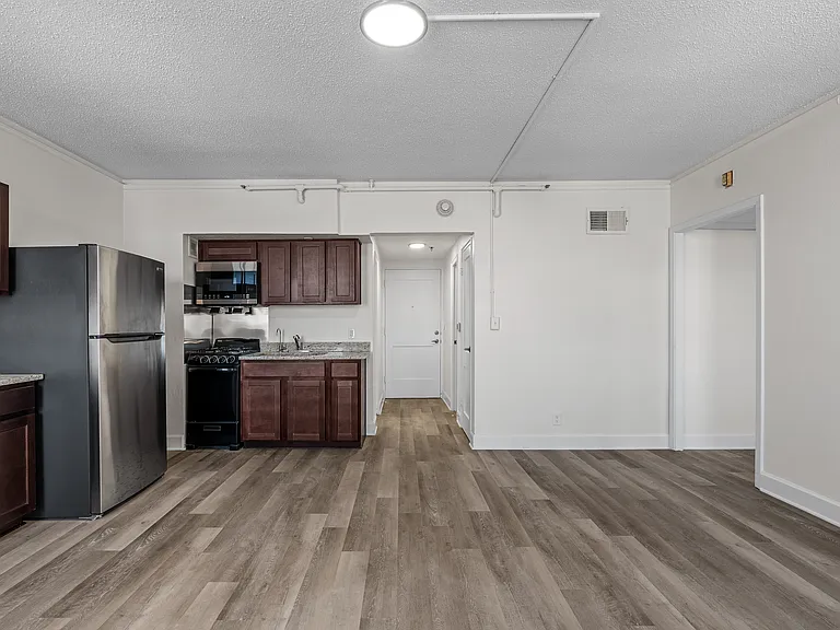 Fairmont Tower Apartments — Photo 41