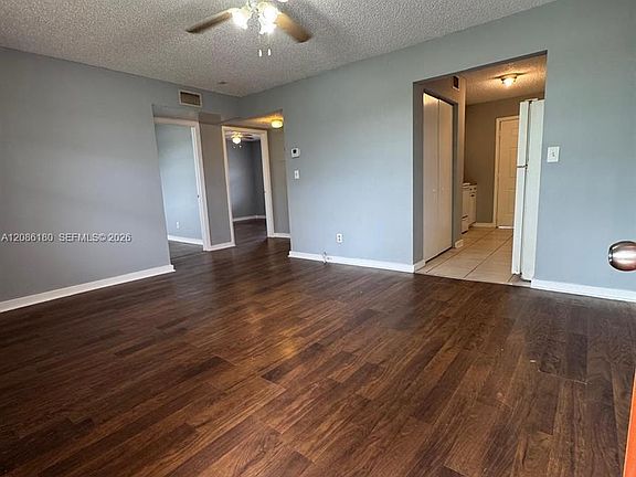 2nd image of 2920 Pierce St APT 9