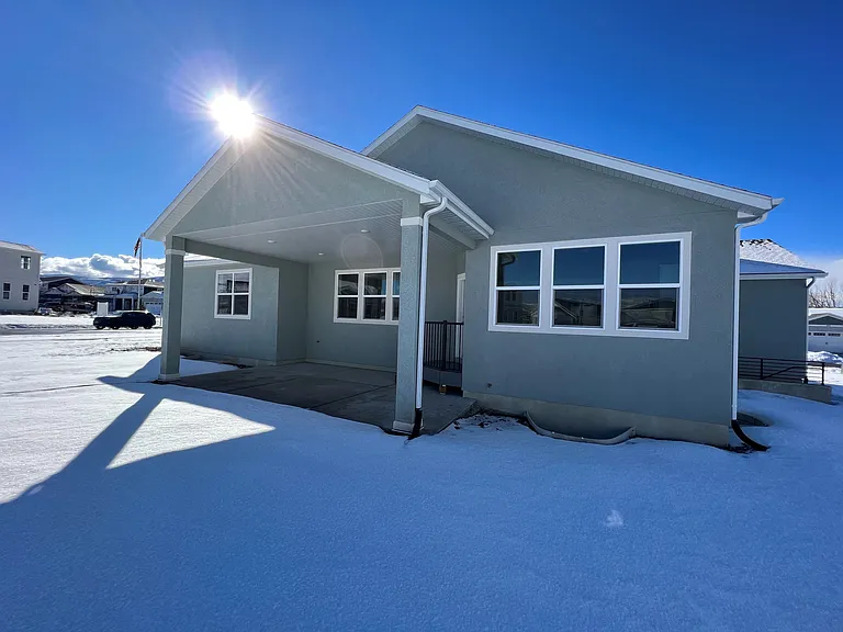 1017 E Tucker Ln — Photo 28