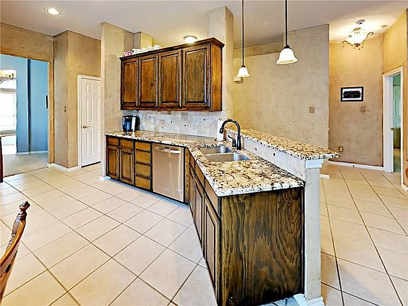 5th image of 8844 Sunset Trace Dr