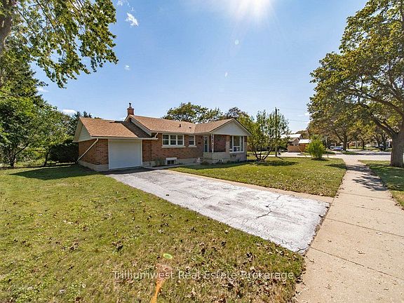 4th image of 18 Maywood Rd