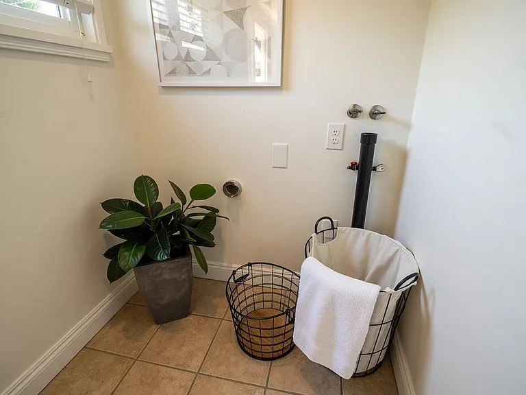 5968 Autry Ave — Photo 8