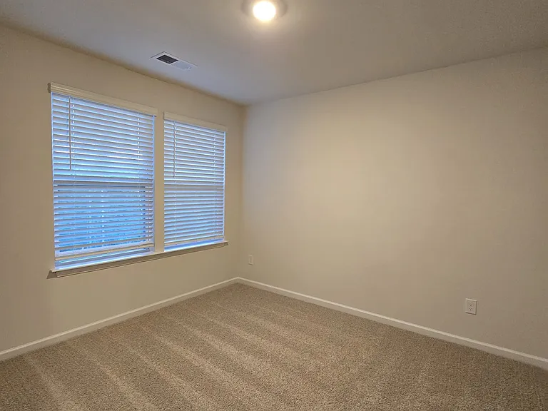 1677 Hallview Ct — Photo 15