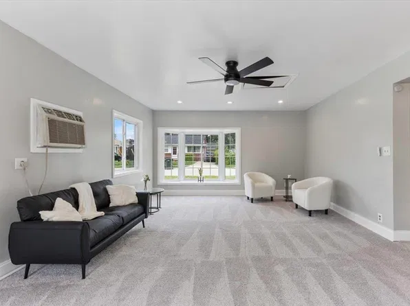 19903 Martin Rd, Saint Clair Shores, MI 48081