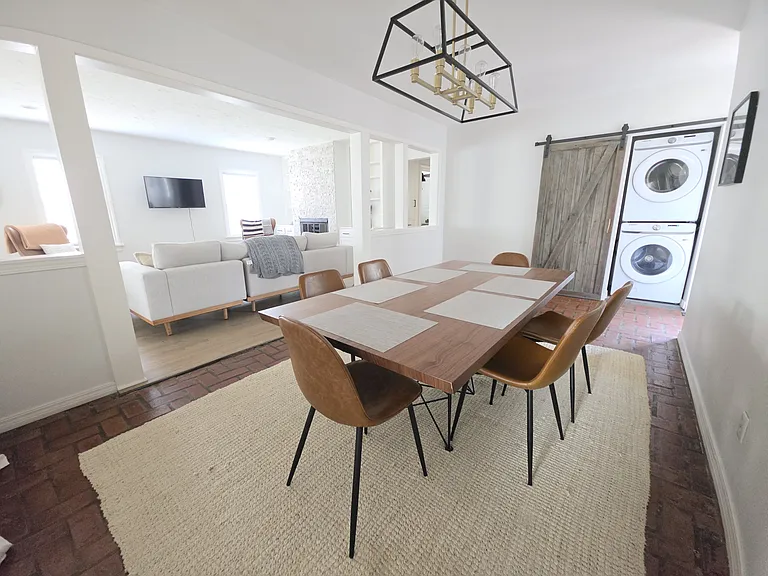 1107 Woodlawn Pl — Photo 16