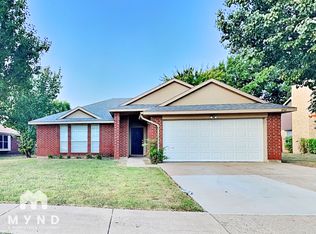 4961 Briar Oaks Ln, Grand Prairie, TX 75052