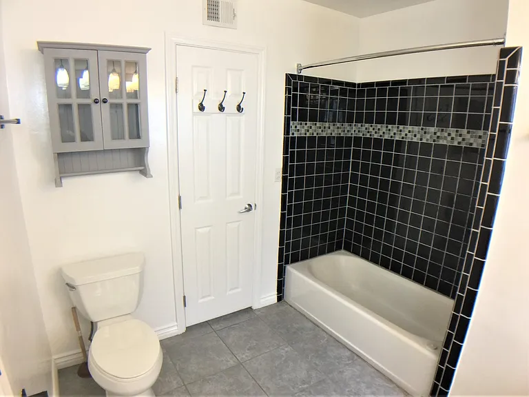 715 W Acacia Ave — Photo 10