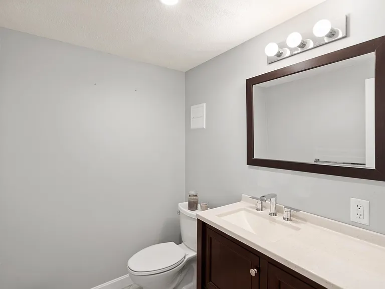 35 Putnam St — Photo 25