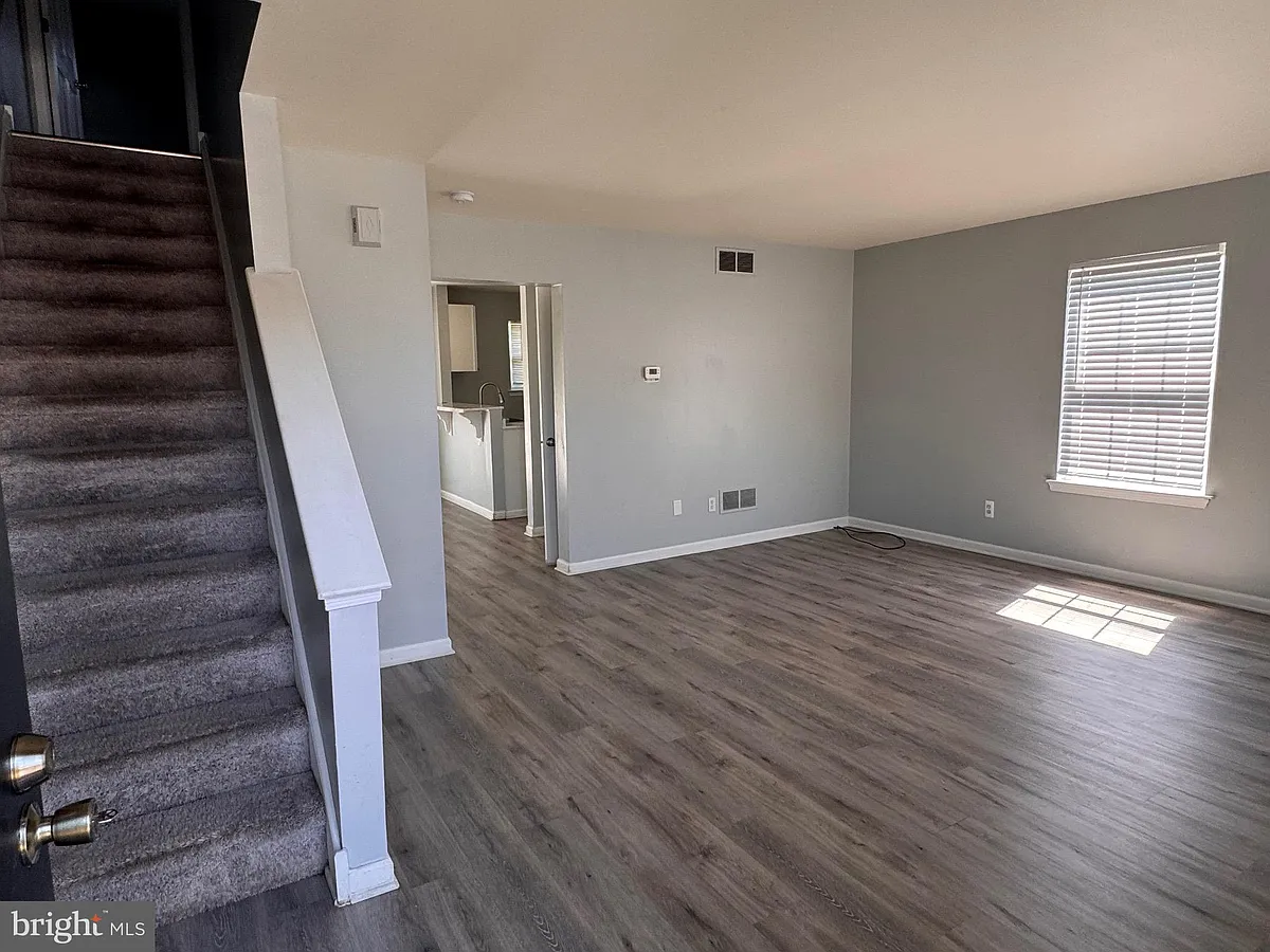 Building Photo - 658 Dairy Dr