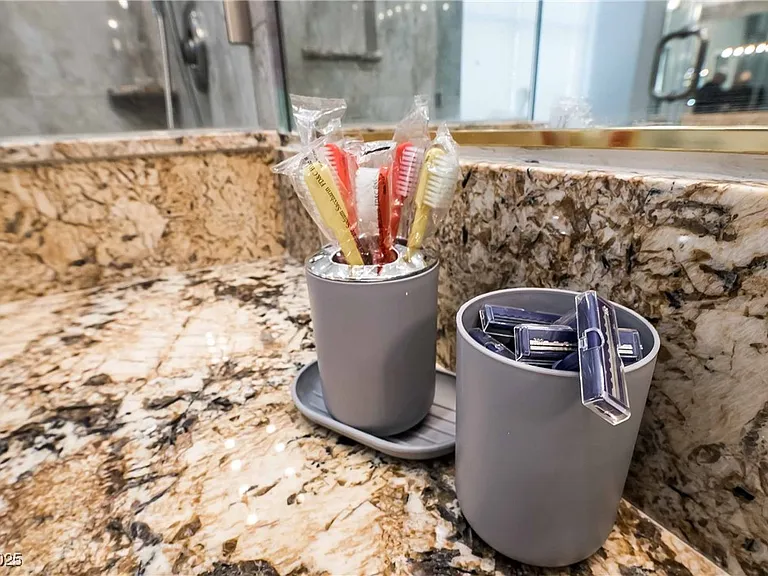 1400 Castle Crest Dr — Photo 37