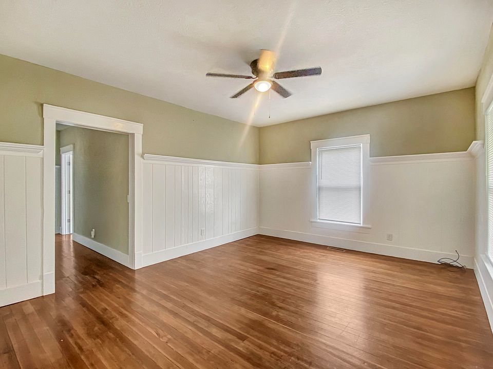 2nd image of 203 S Central Avenue
