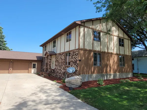 312 W Grove St, Sterling, IL 61081