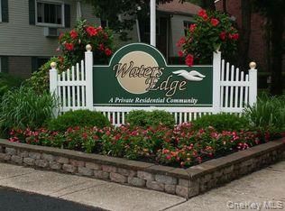 40 W 4th St APT 213, Patchogue, NY 11772