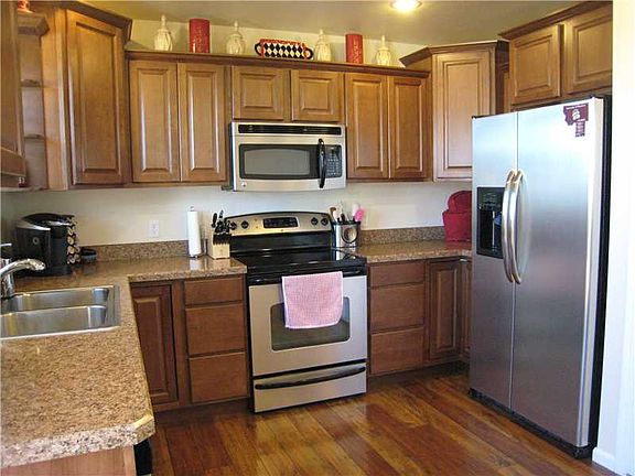 3rd image of 3107 Amelia Cir
