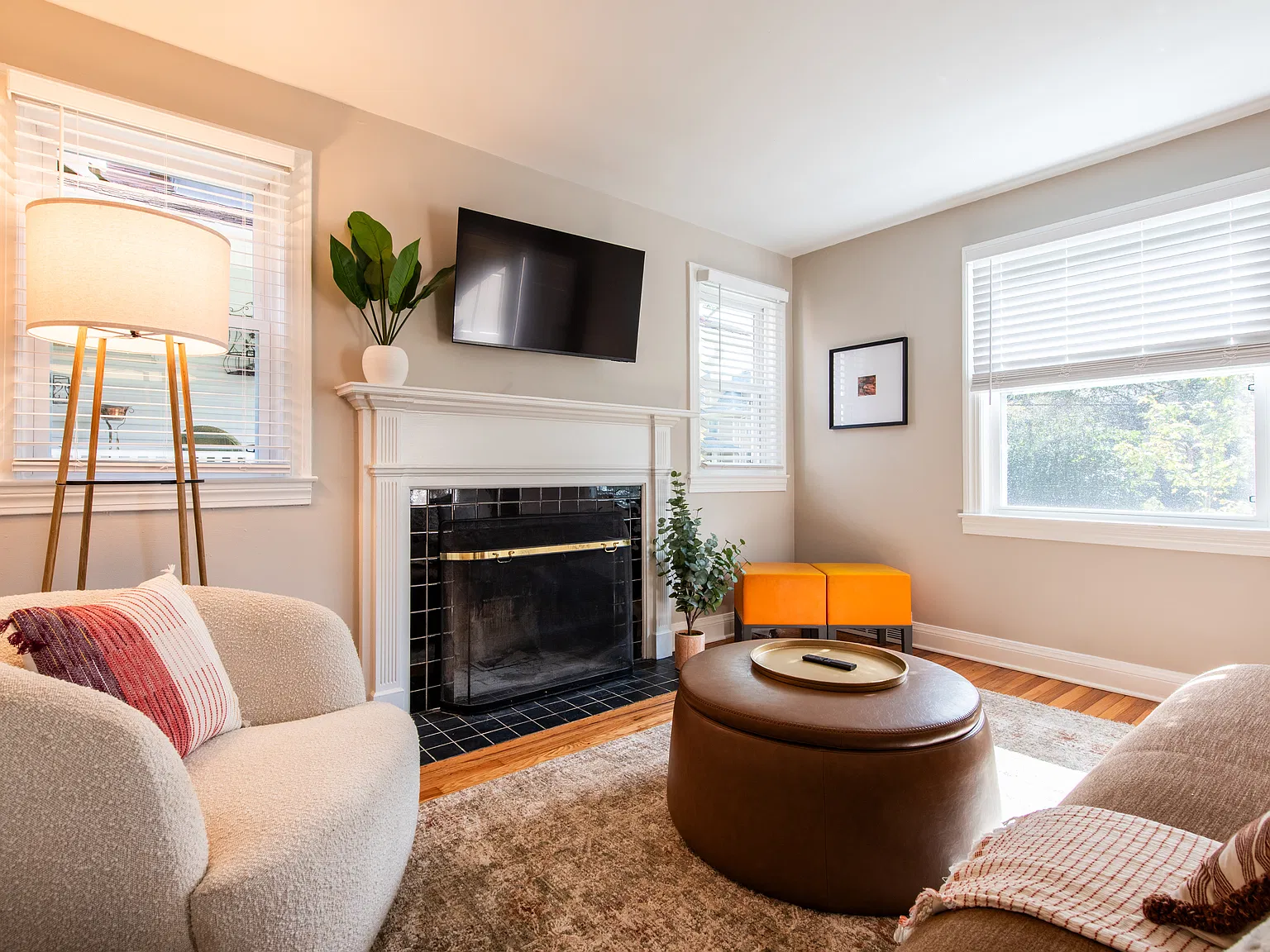 1 bed, 850 sqft, $2,350 — Photo 1